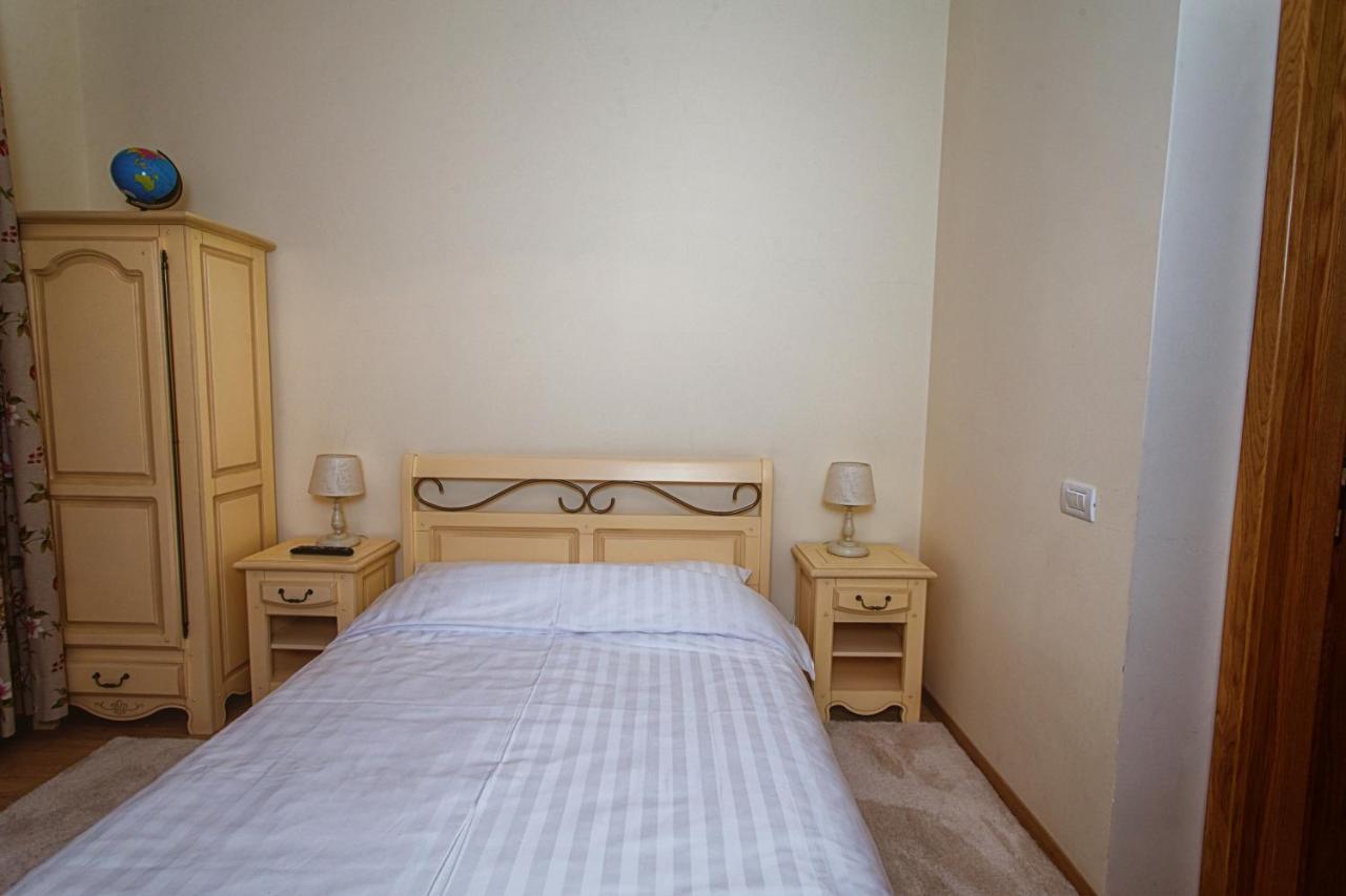 Bed and Breakfast Vila Imperial Сіная Екстер'єр фото